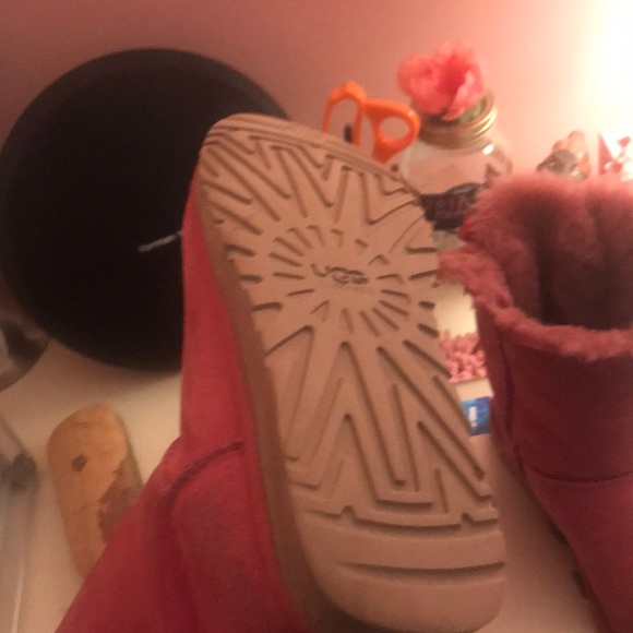 Pink bow uggs - Picture 3 of 5
